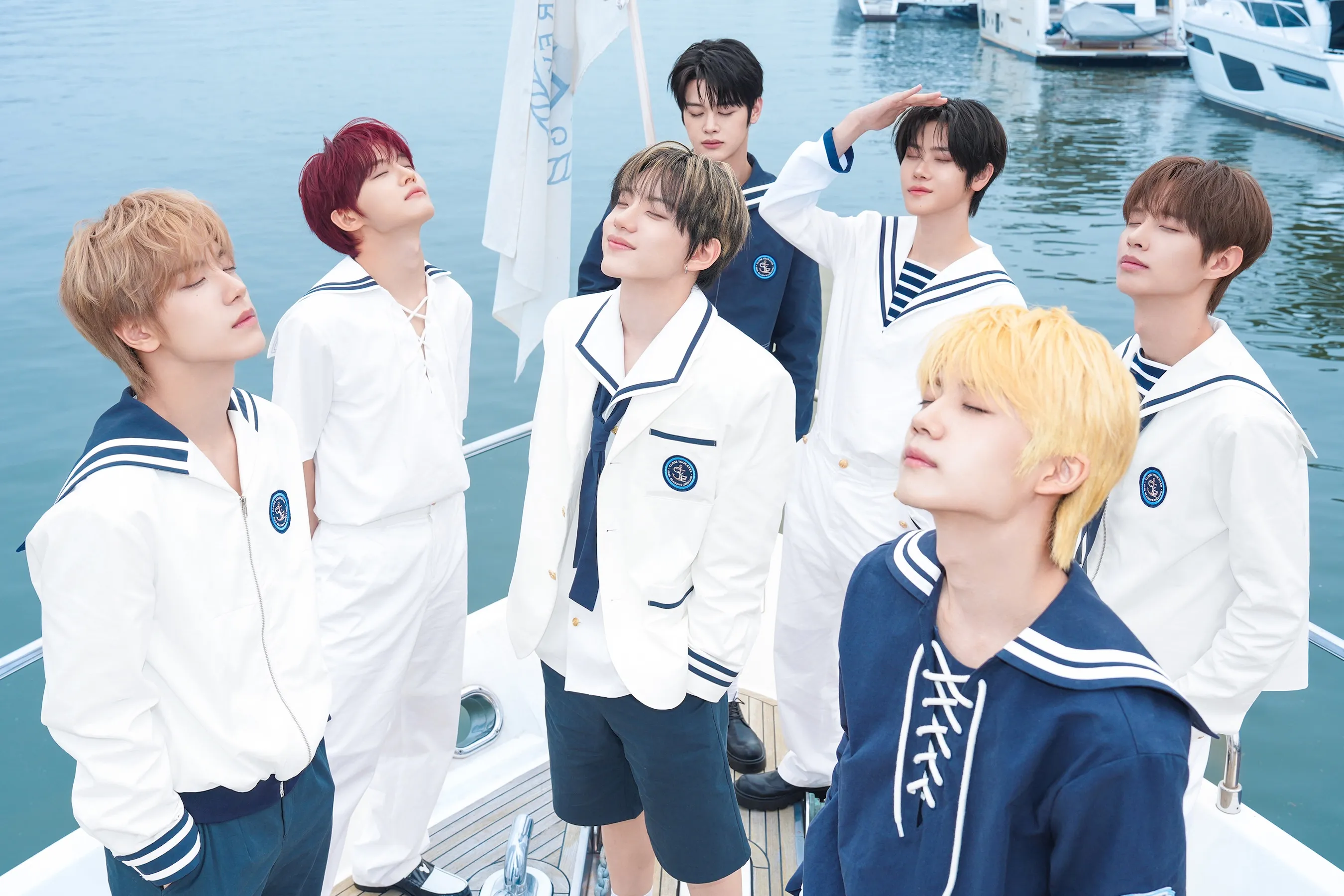 CLOSE YOUR EYES Reveals Official Light Stick