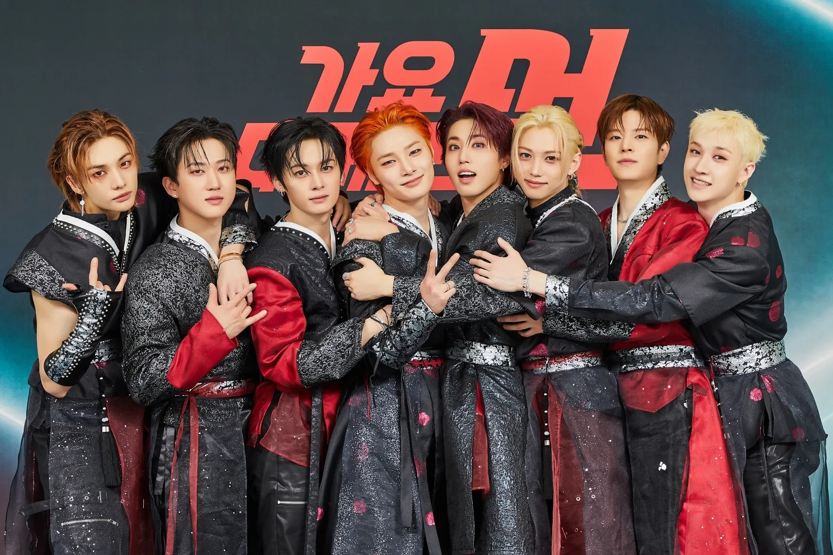 Stray Kids' "DO IT" Returns To Top 20 Of Billboard 200