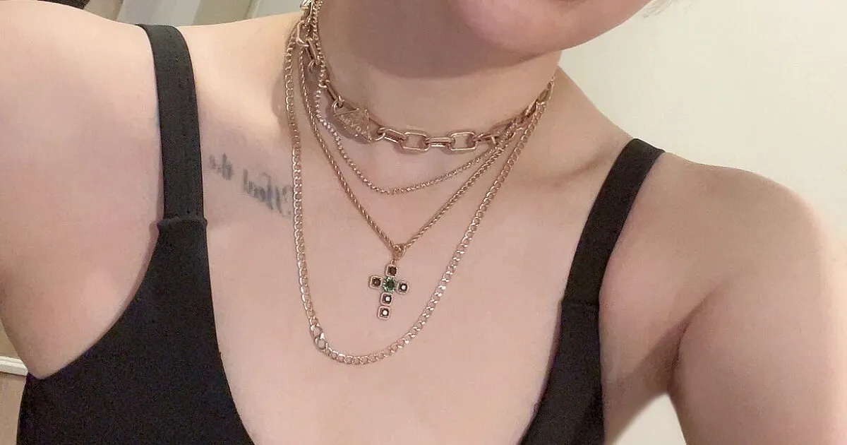 Curvy Idol Flaunts Her Dramatic Weight Loss In Sexy Skin-Tight Bodysuit