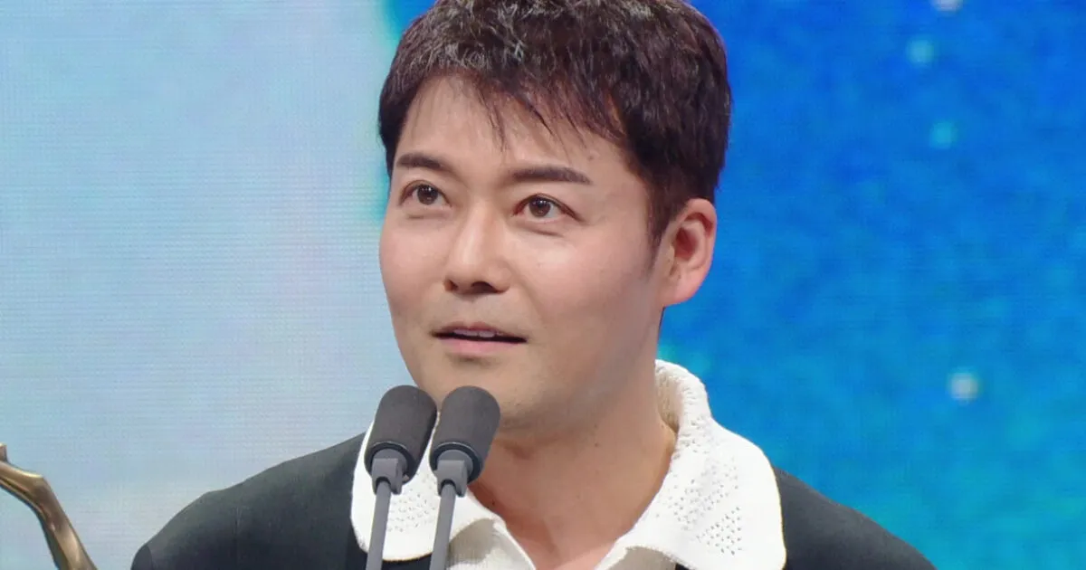 Jun Hyun Moo Hints At Struggles In An Emotional Acceptance Speech Amid Scandal